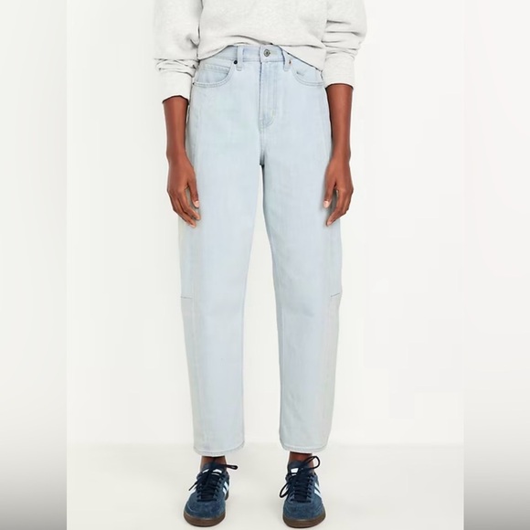 Old Navy Denim - NWT Old Navy Barrel Jeans high rise ankle length sz 2